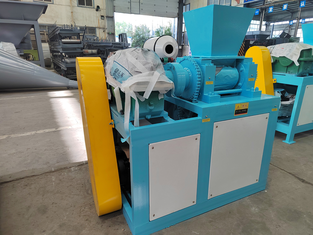 ขนาดการให้อาหาร 0.5 มิลลิเมตร ผสมปุ๋ย Granulator สําหรับปุ๋ยและแกรนูลรูปร่างโอวาล