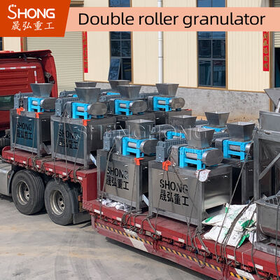 เครื่องปลูกปุ๋ยกลมสองม้วน ความจุ 1-4 ตัน/ชั่วโมง และวัสดุเหล็กคาร์บอนสําหรับการผลิตปุ๋ยผสมความชื้น 2%-5%